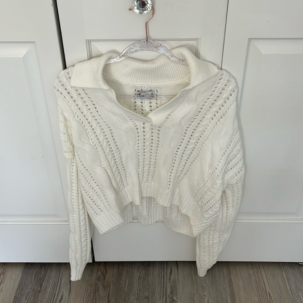 Hollister cable knit white sweater with collar, Never worn